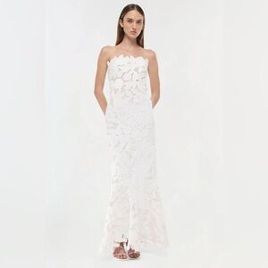 Elegant Cream Lace Strapless Wedding Dress